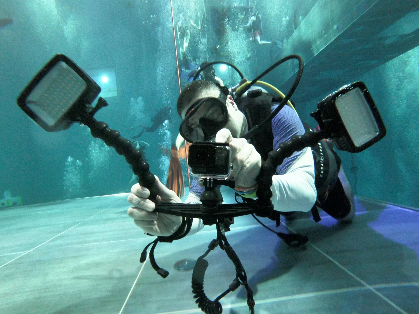 Underwater video camera rig with lighting in real use.